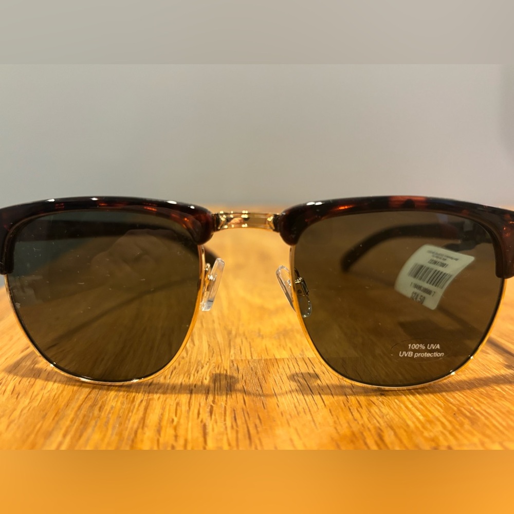 GAP Tortoise Shell Sunglasses - Picture 3 of 5